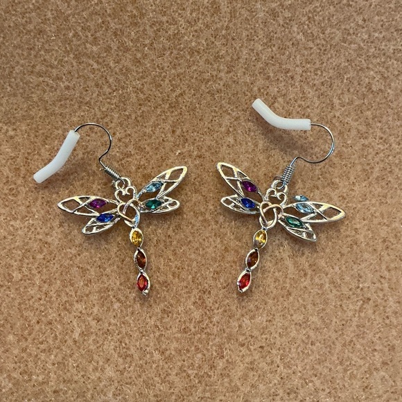 Beautiful pair of Dragonfly Earrings! BN - Picture 2 of 2